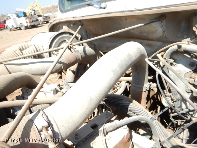 image for item EJ9902 1989 International 1955 service truck