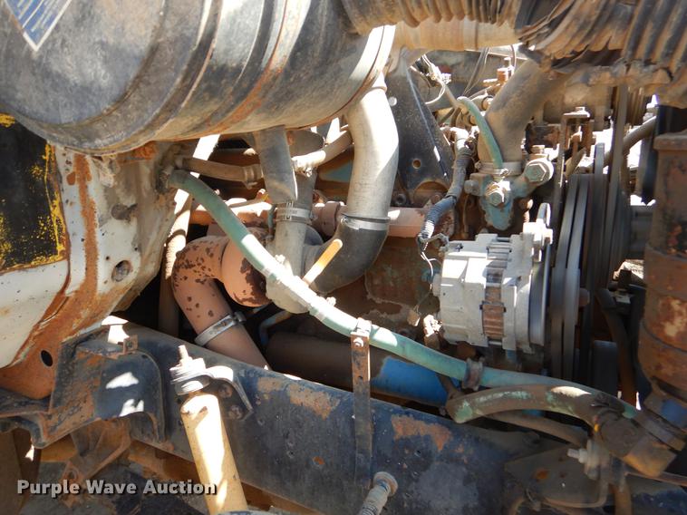 image for item EJ9902 1989 International 1955 service truck