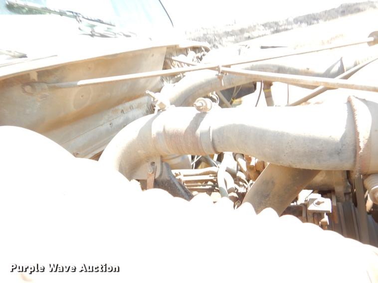 image for item EJ9902 1989 International 1955 service truck