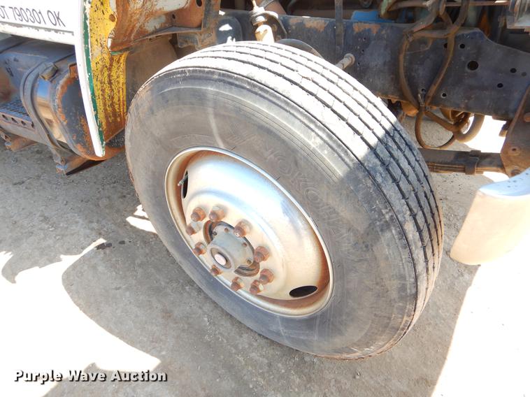 image for item EJ9902 1989 International 1955 service truck