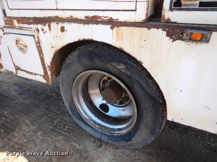 image for item EJ9902 1989 International 1955 service truck