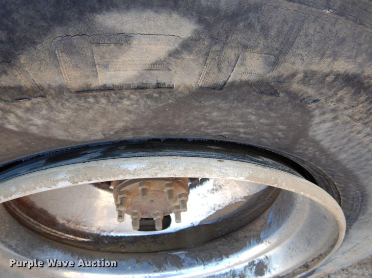 image for item EJ9902 1989 International 1955 service truck