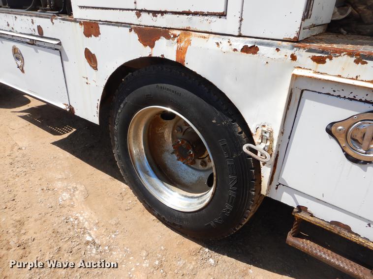 image for item EJ9902 1989 International 1955 service truck