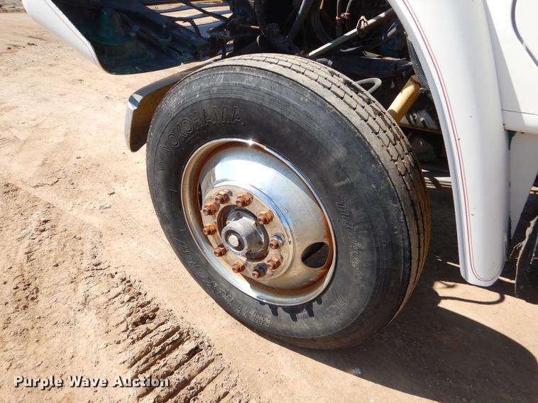 image for item EJ9902 1989 International 1955 service truck