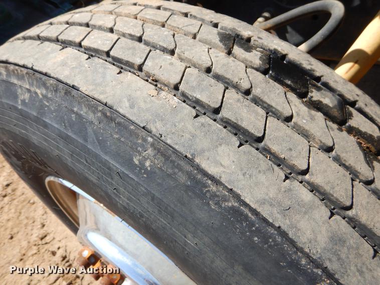 image for item EJ9902 1989 International 1955 service truck