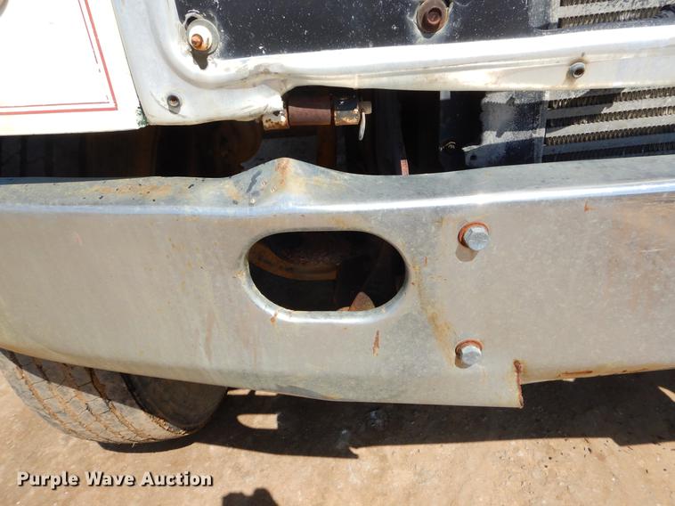 image for item EJ9902 1989 International 1955 service truck