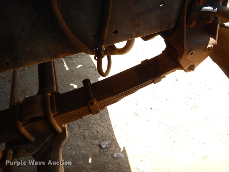 image for item EJ9902 1989 International 1955 service truck