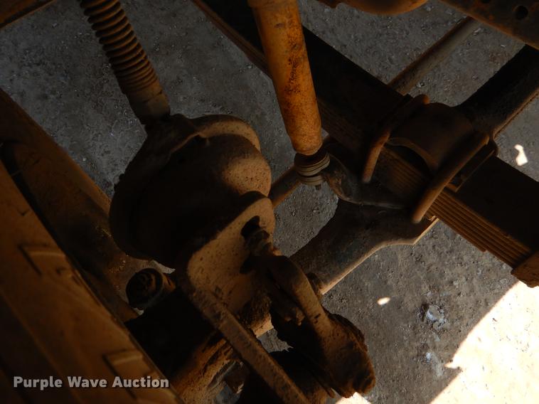 image for item EJ9902 1989 International 1955 service truck