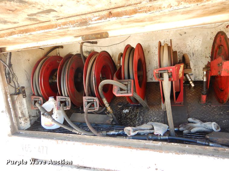 image for item EJ9902 1989 International 1955 service truck