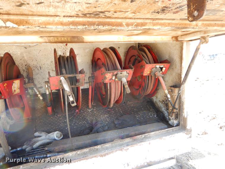 image for item EJ9902 1989 International 1955 service truck