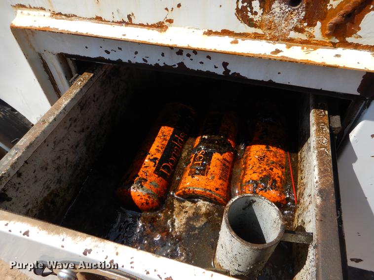 image for item EJ9902 1989 International 1955 service truck