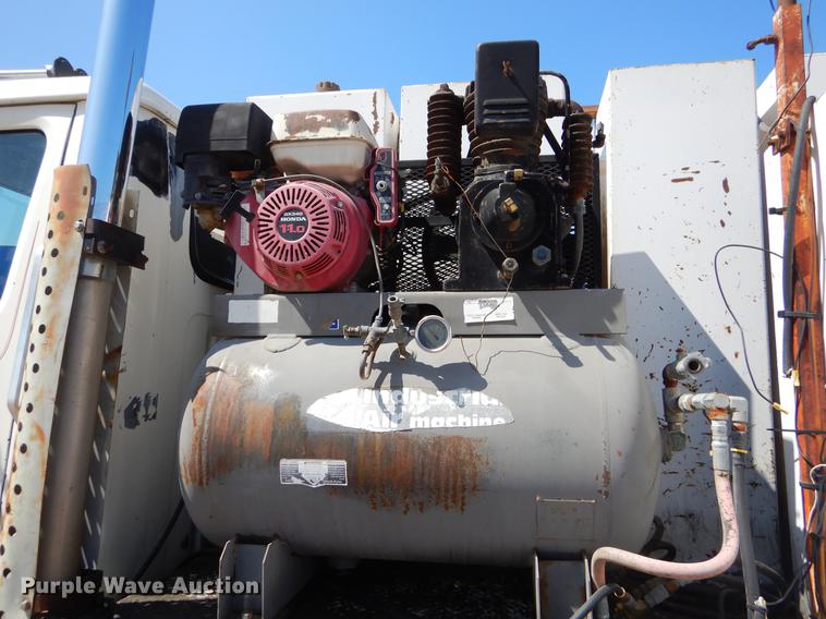 image for item EJ9902 1989 International 1955 service truck