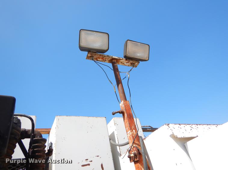 image for item EJ9902 1989 International 1955 service truck