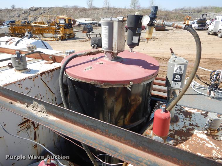 image for item EJ9902 1989 International 1955 service truck