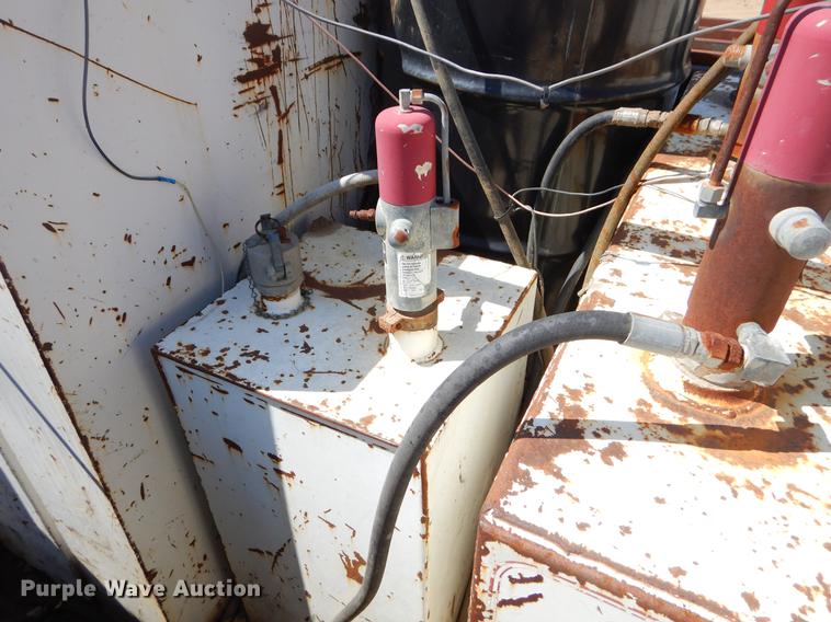 image for item EJ9902 1989 International 1955 service truck