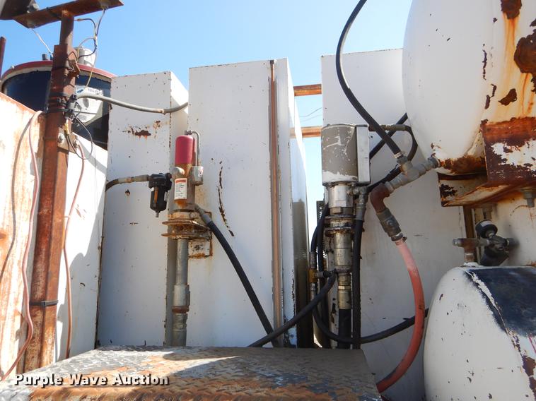 image for item EJ9902 1989 International 1955 service truck