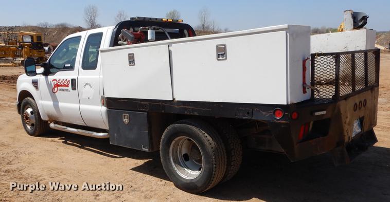 image for item EJ9903 2008 Ford F350 Super Duty SuperCab flatbed pickup truck