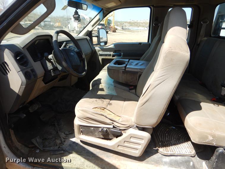 image for item EJ9903 2008 Ford F350 Super Duty SuperCab flatbed pickup truck