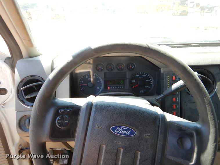 image for item EJ9903 2008 Ford F350 Super Duty SuperCab flatbed pickup truck