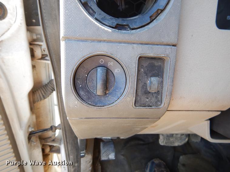 image for item EJ9903 2008 Ford F350 Super Duty SuperCab flatbed pickup truck