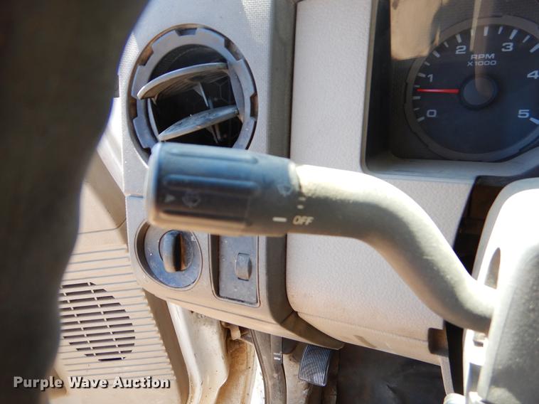 image for item EJ9903 2008 Ford F350 Super Duty SuperCab flatbed pickup truck