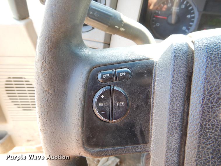 image for item EJ9903 2008 Ford F350 Super Duty SuperCab flatbed pickup truck