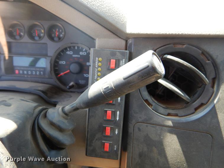 image for item EJ9903 2008 Ford F350 Super Duty SuperCab flatbed pickup truck