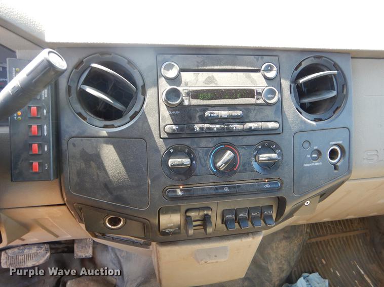 image for item EJ9903 2008 Ford F350 Super Duty SuperCab flatbed pickup truck