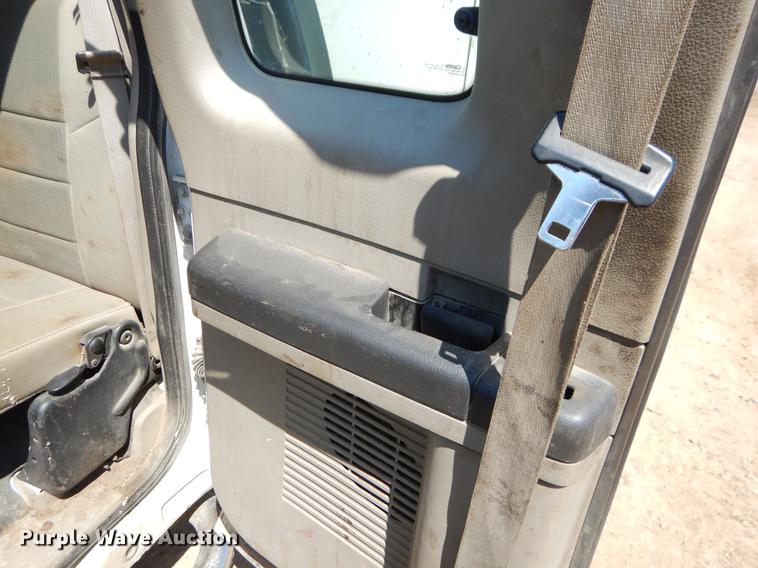 image for item EJ9903 2008 Ford F350 Super Duty SuperCab flatbed pickup truck