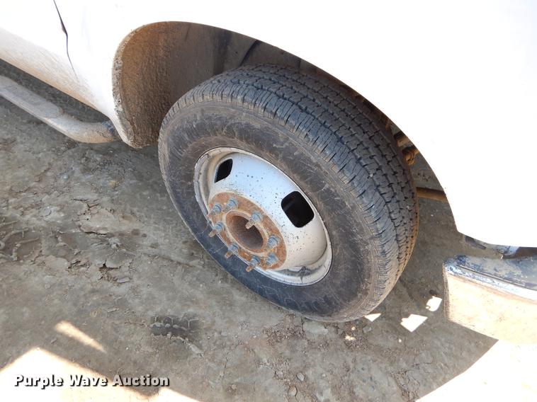 image for item EJ9903 2008 Ford F350 Super Duty SuperCab flatbed pickup truck