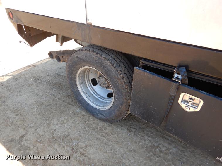 image for item EJ9903 2008 Ford F350 Super Duty SuperCab flatbed pickup truck