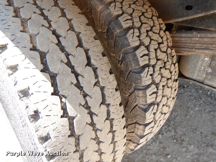 image for item EJ9903 2008 Ford F350 Super Duty SuperCab flatbed pickup truck