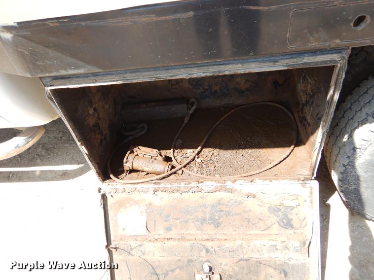 image for item EJ9903 2008 Ford F350 Super Duty SuperCab flatbed pickup truck