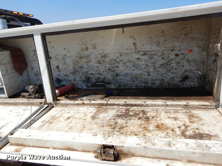 image for item EJ9903 2008 Ford F350 Super Duty SuperCab flatbed pickup truck