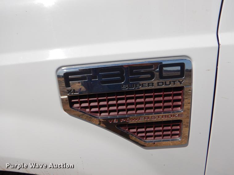 image for item EJ9903 2008 Ford F350 Super Duty SuperCab flatbed pickup truck