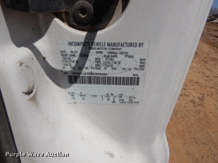 image for item EJ9903 2008 Ford F350 Super Duty SuperCab flatbed pickup truck