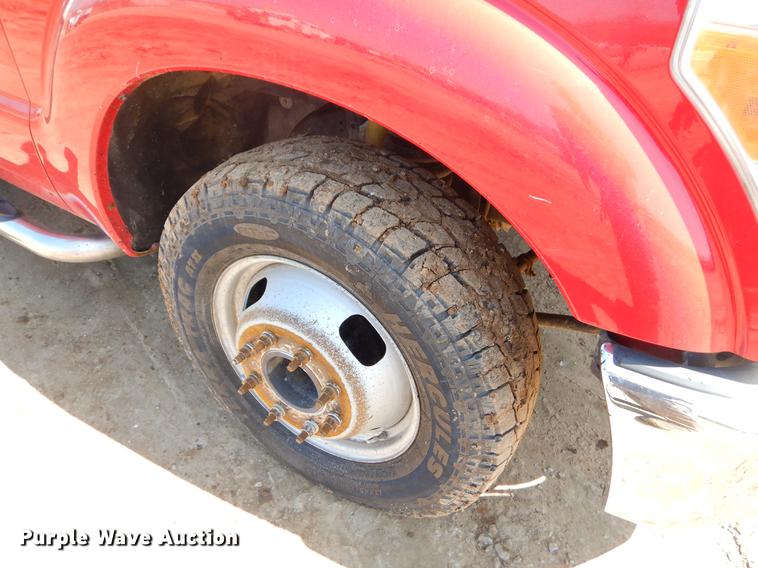 image for item EJ9905 2011 Ford F350 Super Duty SuperCab flatbed pickup truck