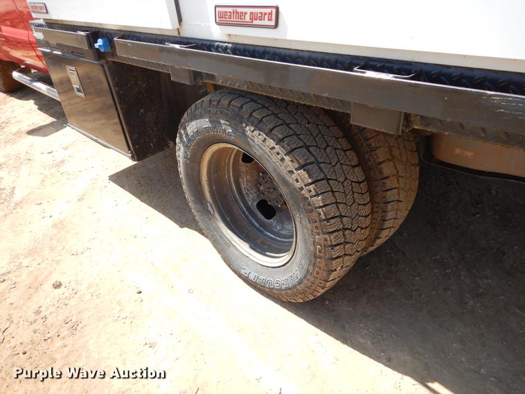 image for item EJ9905 2011 Ford F350 Super Duty SuperCab flatbed pickup truck