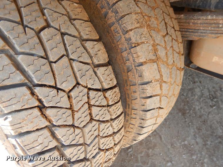 image for item EJ9905 2011 Ford F350 Super Duty SuperCab flatbed pickup truck