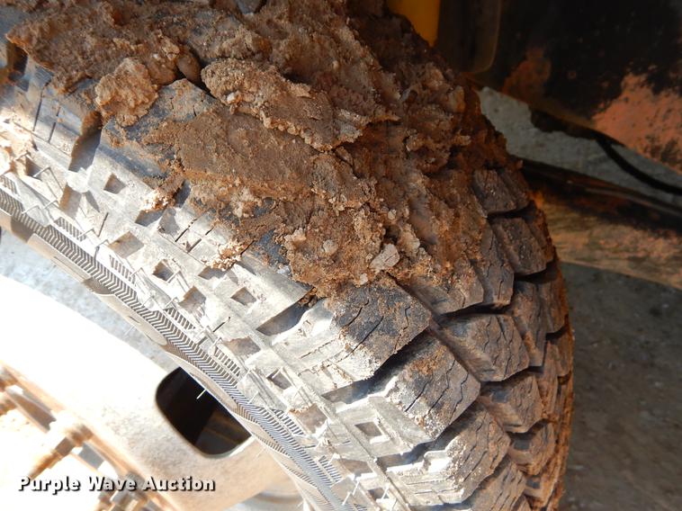 image for item EJ9905 2011 Ford F350 Super Duty SuperCab flatbed pickup truck