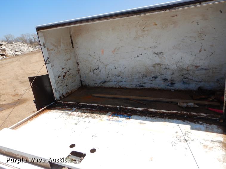 image for item EJ9905 2011 Ford F350 Super Duty SuperCab flatbed pickup truck