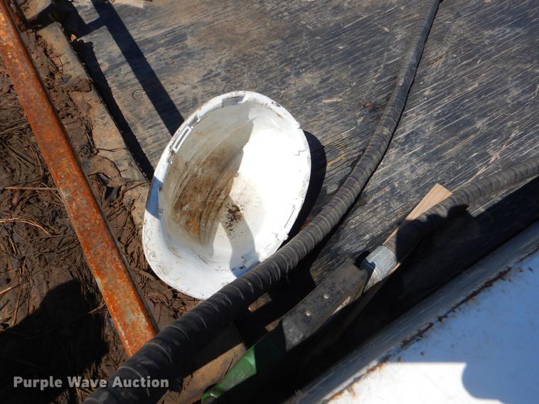 image for item EJ9905 2011 Ford F350 Super Duty SuperCab flatbed pickup truck