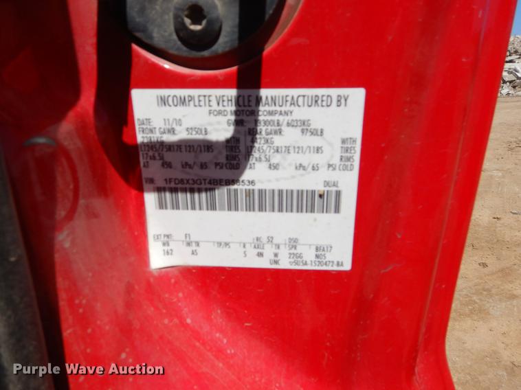 image for item EJ9905 2011 Ford F350 Super Duty SuperCab flatbed pickup truck