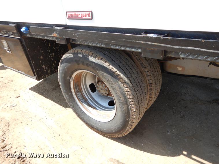 image for item EJ9910 2011 Ford F350 Super Duty SuperCab flatbed pickup truck