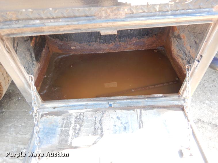 image for item EJ9910 2011 Ford F350 Super Duty SuperCab flatbed pickup truck