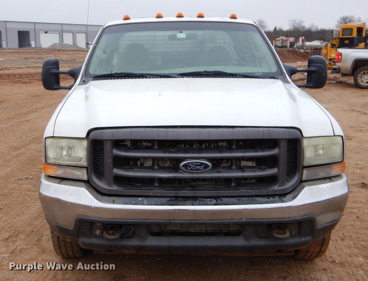image for item EJ9915 2004 Ford F350 Super Duty SuperCab flatbed pickup truck