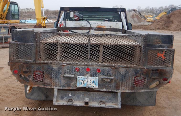 image for item EJ9915 2004 Ford F350 Super Duty SuperCab flatbed pickup truck