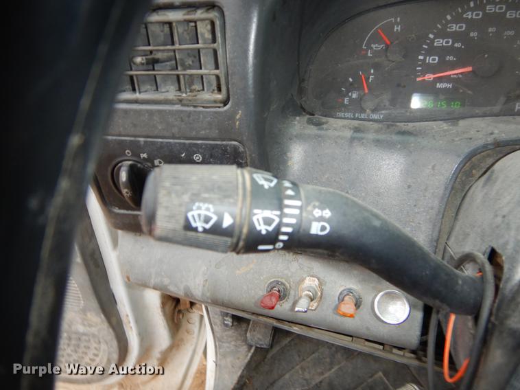 image for item EJ9915 2004 Ford F350 Super Duty SuperCab flatbed pickup truck