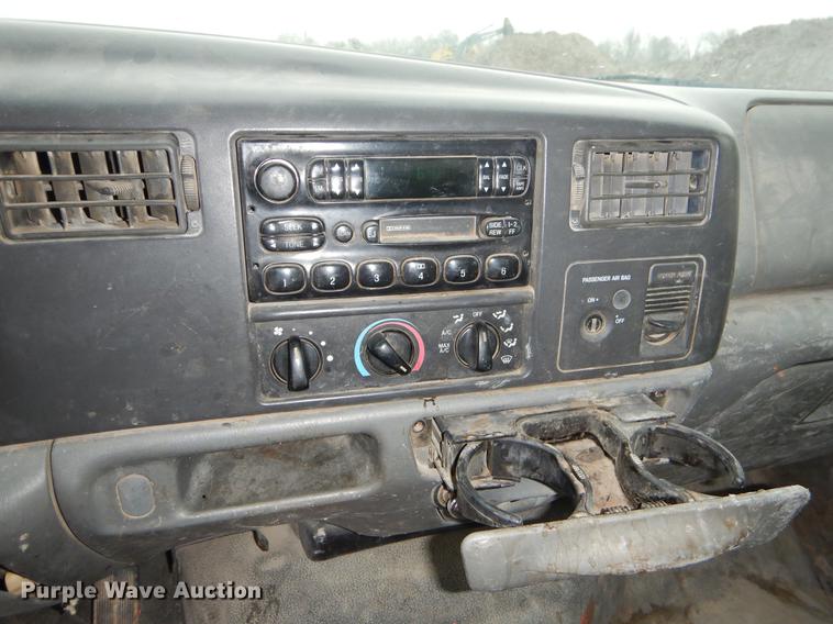 image for item EJ9915 2004 Ford F350 Super Duty SuperCab flatbed pickup truck