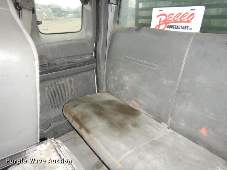 image for item EJ9915 2004 Ford F350 Super Duty SuperCab flatbed pickup truck